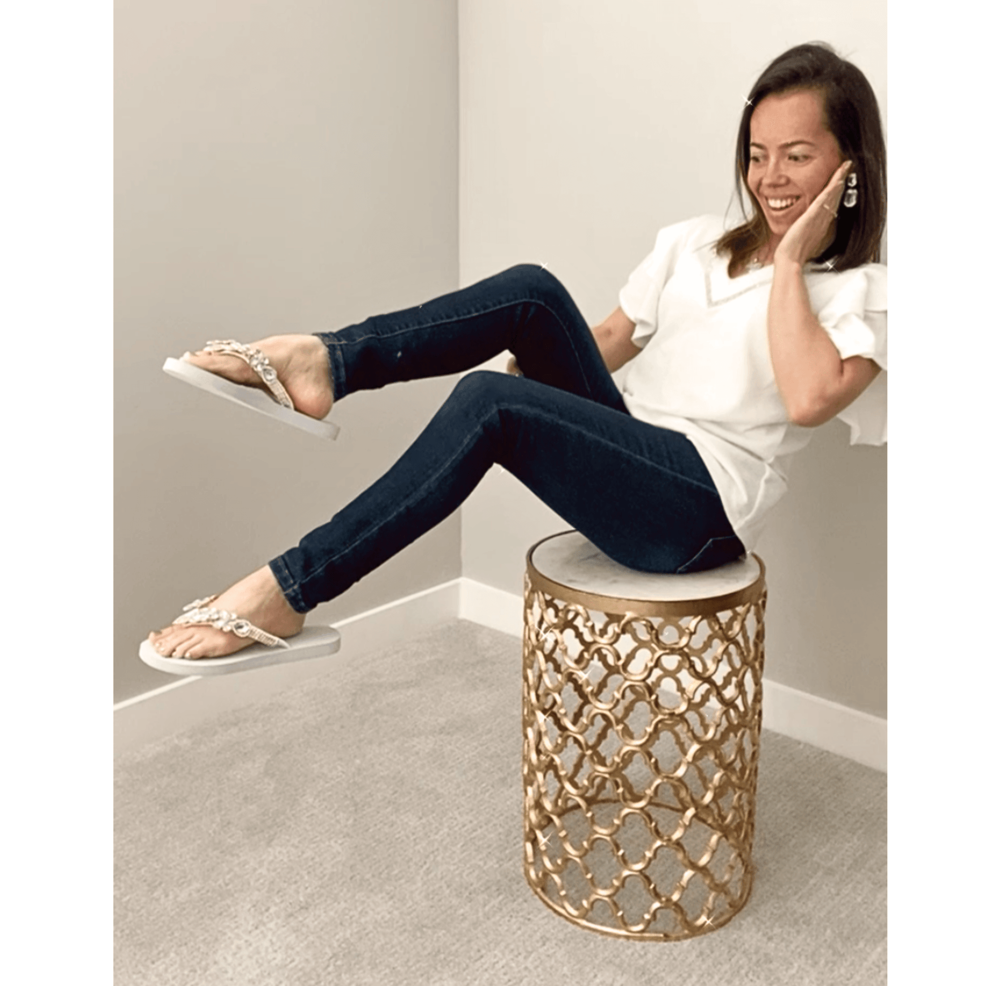 AdDRESSingMe™ Luxurious White Flip Flops With Rhinestones - AdDRESSingMe