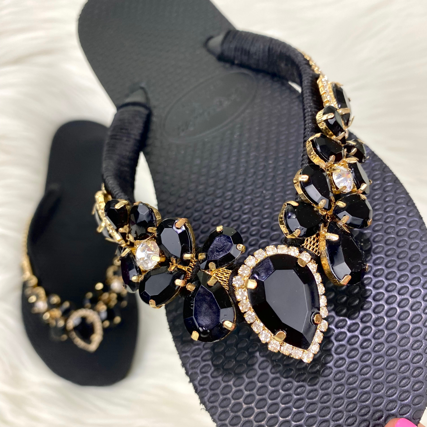 AdDRESSingMe™ Black Luxurious Flip Flops With Rhinestones